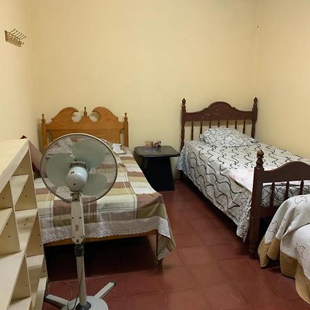 Casa Cisneros Bed & Breakfast Леон Екстер'єр фото