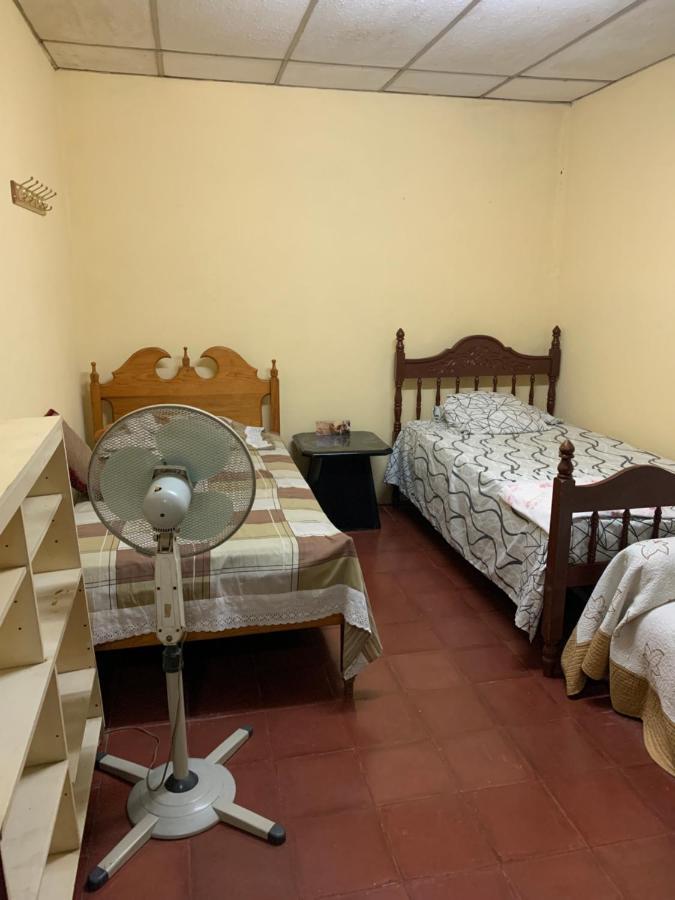 Casa Cisneros Bed & Breakfast Леон Екстер'єр фото